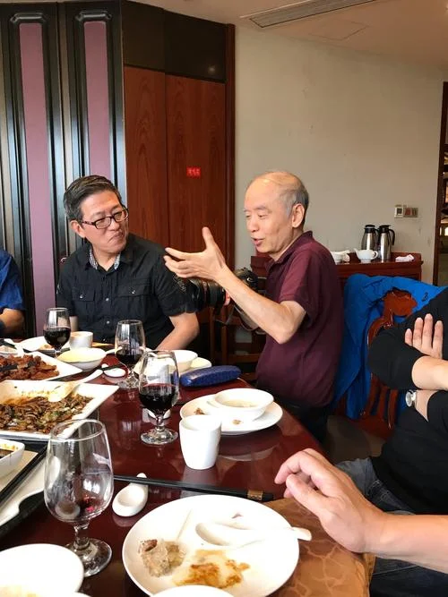 梦见和伟人一起吃饭聊天_1