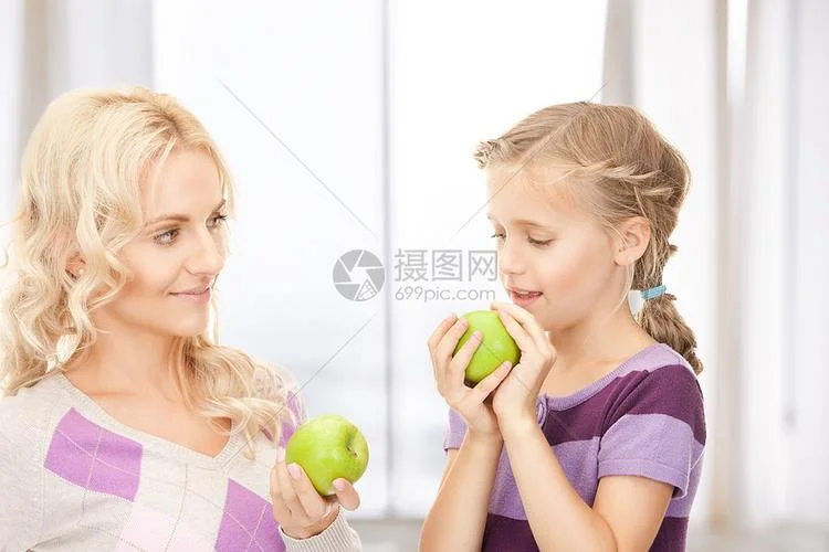 做梦梦到小女孩叫妈妈_2