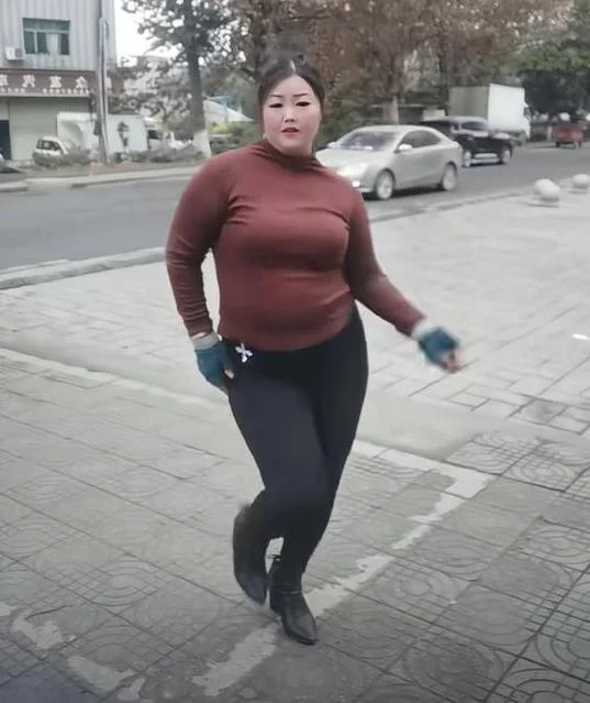梦见胖女人跳舞_2