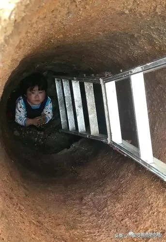 梦见孩子掉进井里_2