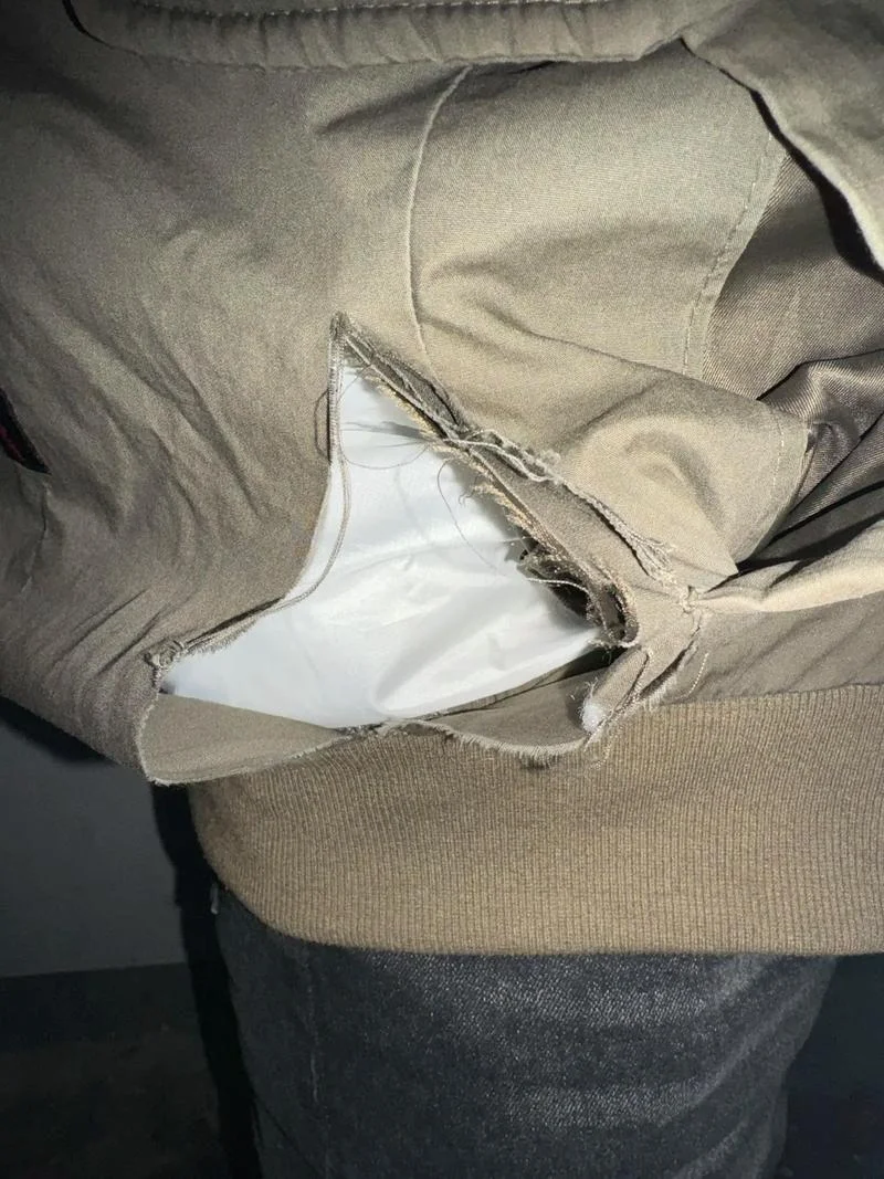 做梦衣服左边袖子破了-左袖破洞梦