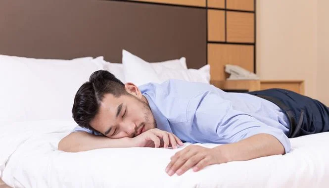 梦见陌生男人在我床上_1