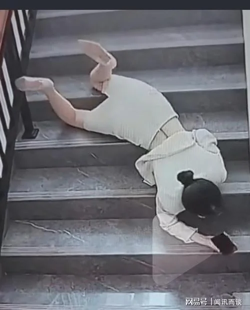 女人梦见鞋子丢了一双_2