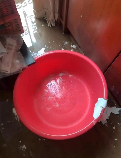 梦见家里饮水机漏水_2