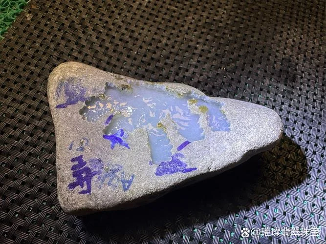 梦到捡到罕见翡翠原石_1