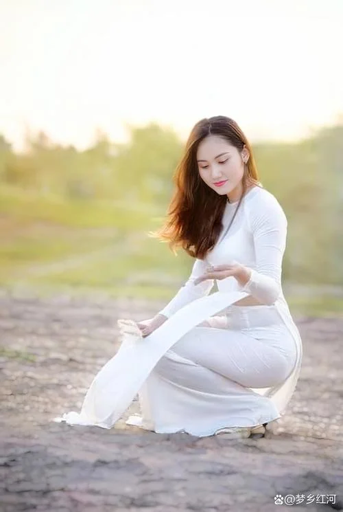 梦见身穿白衣女子_1