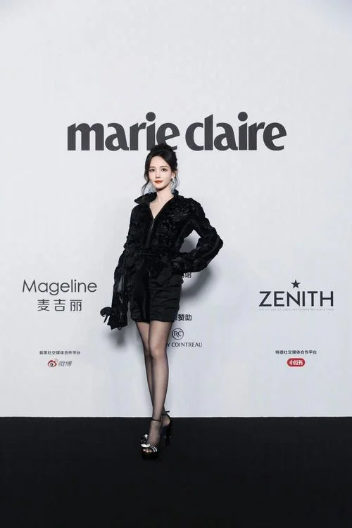 肤白貌美大长腿 下一句-美腿翘嘴超吸睛