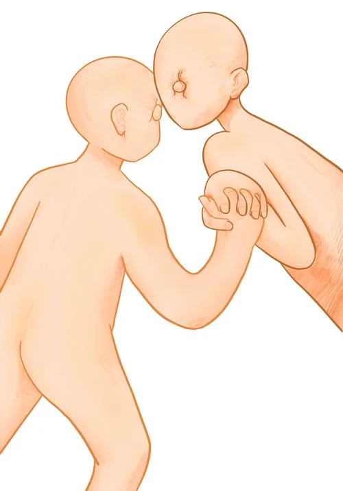 梦见抱男孩的小人_2