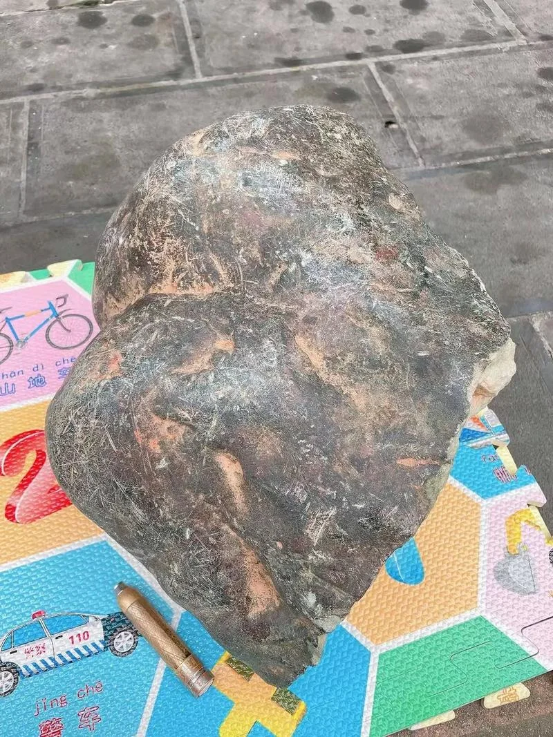 翡翠原石市场_1