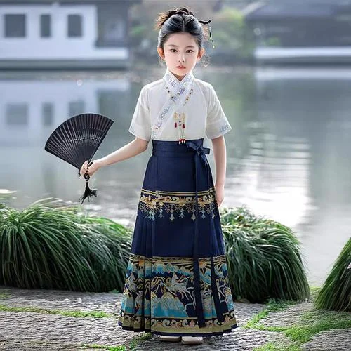 梦到小女孩的衣服-梦见小女孩衣着