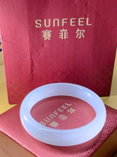 梦见把玉镯子送人-赠玉镯之梦