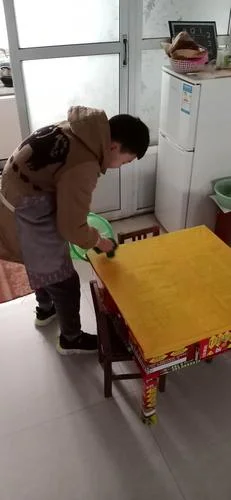 梦见擦桌子很干净_2