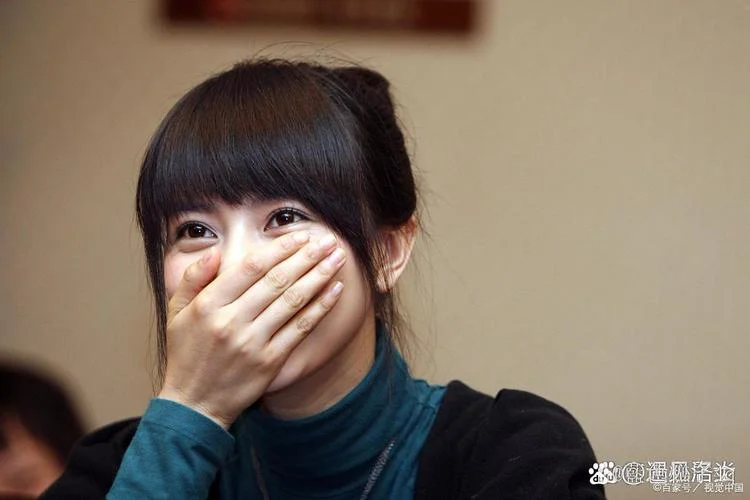 梦见不认识的女生-梦见陌生女生