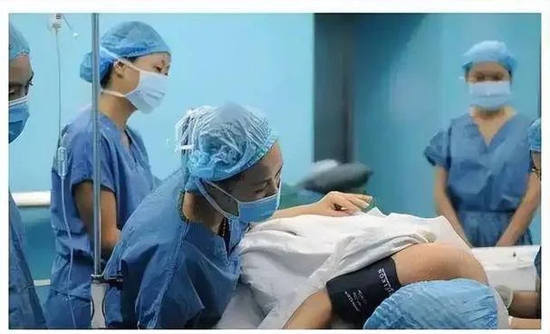 梦到自己去医院生孩子_2
