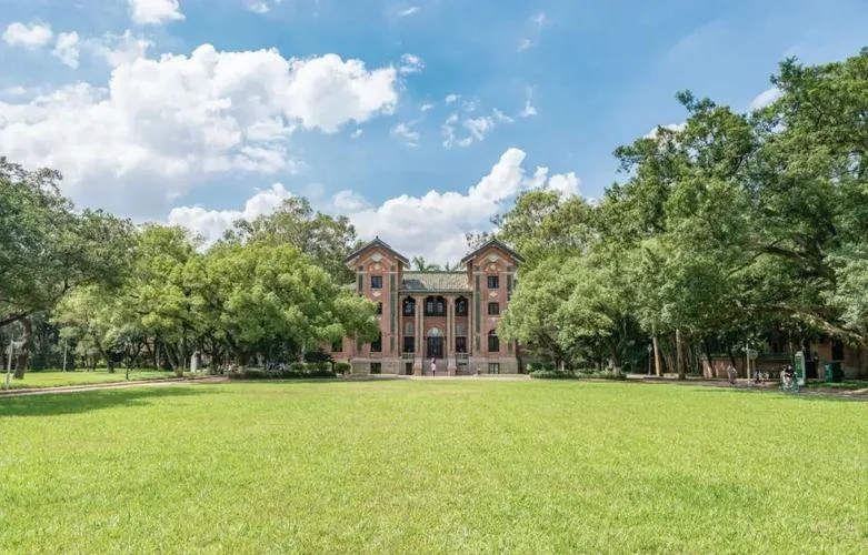 高雄中山大学景点-中山大学高雄景点