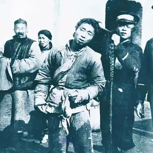 梦见逃难路难走_1