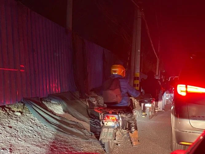 梦见道路被堵死_1