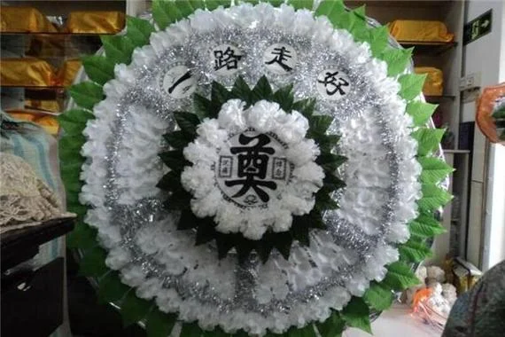 做梦买花圈是什么征兆_1