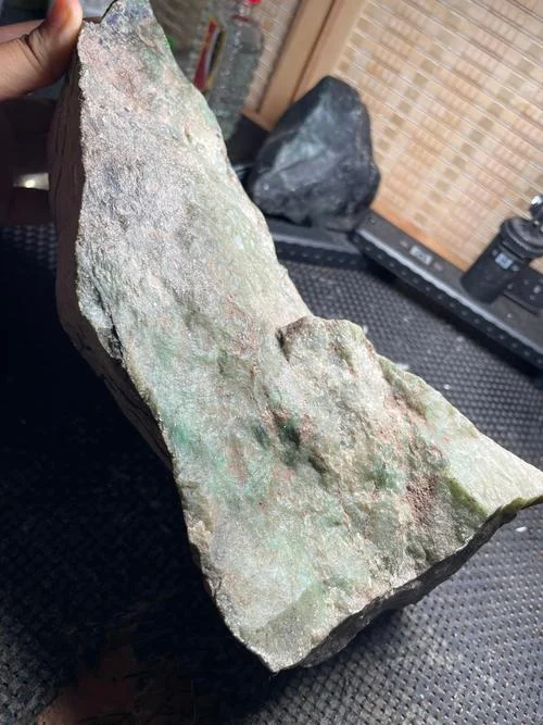 梦见捡到好多翡翠原石-梦拾众多翡翠原石