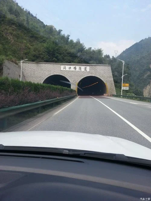 重庆到凤凰古城多少公里_1