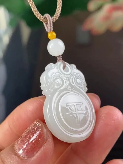 玉饰品适合什么人带_1