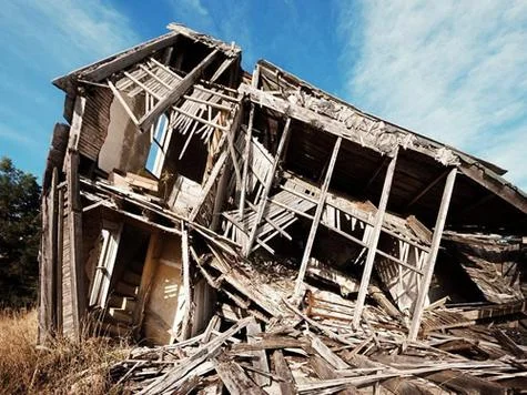 梦到建筑物坍塌_2