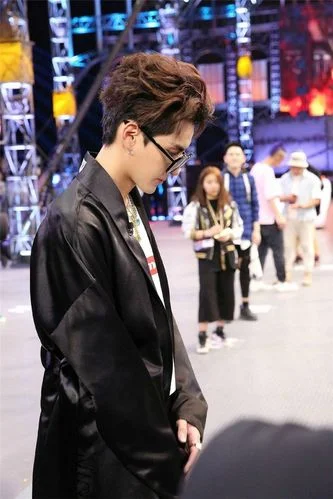 吴亦凡招助理的要求_1