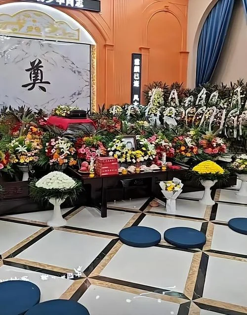 梦到葬礼现场景象_1