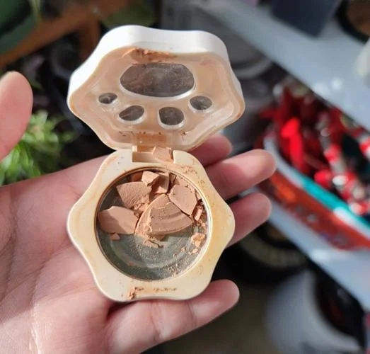做梦化妆品都被打碎了_2