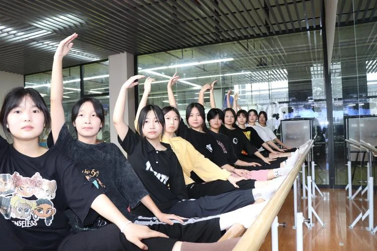 女生适合学什么技术比较好-女生学技术选什么