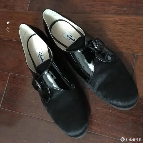 梦见自己换衣服换鞋-梦见换衣换鞋