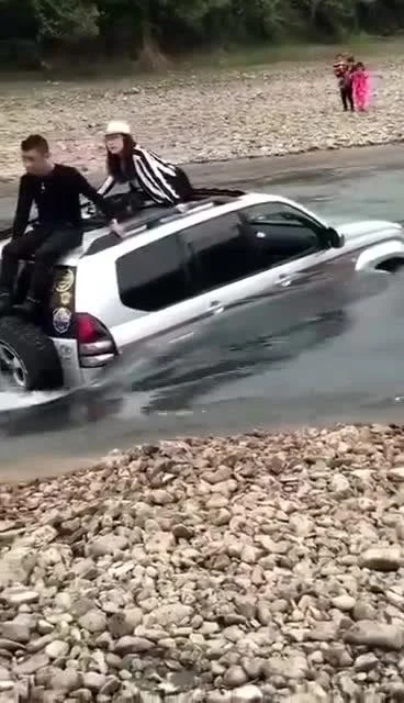 梦见水把车冲走是什么预兆_2