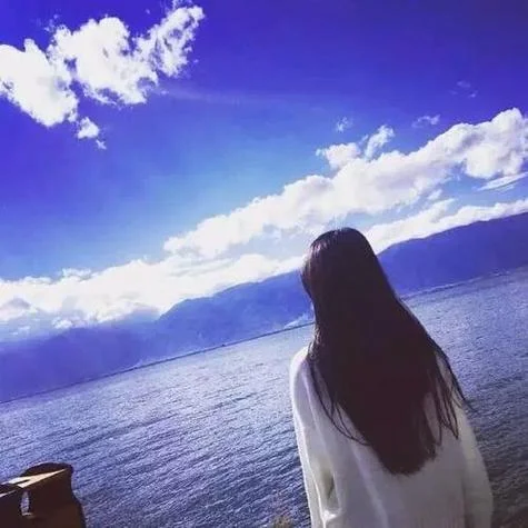 qq头像女生背影长发萌萌-qq 女生背影长发萌