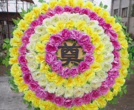 梦见别人卖花圈_1