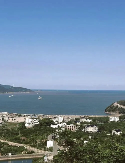 离鹤山最近的海滩景点_1