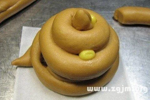 梦见大粪满地_1