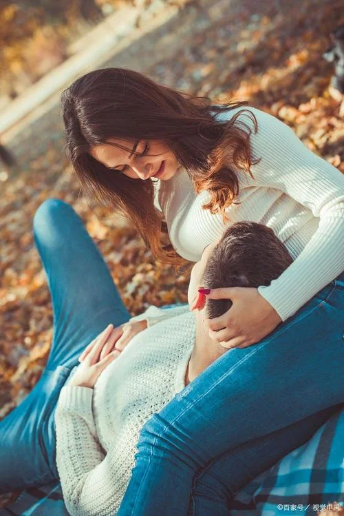 梦见抱着熟悉的女人_2