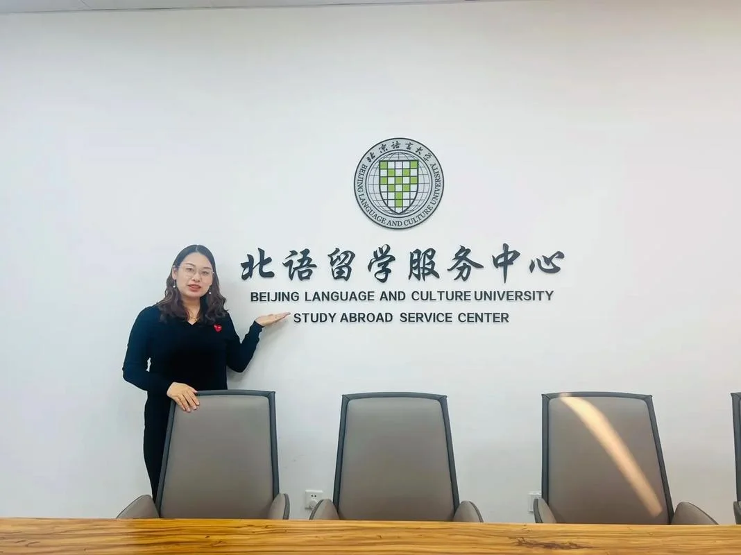 学校组织出国留学_1