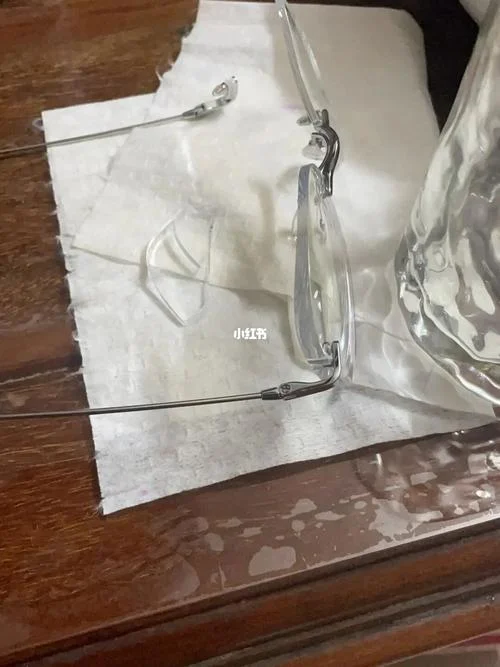 梦见眼镜碎了是啥意思_1