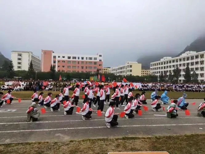 西畴二中学生打架视频_2