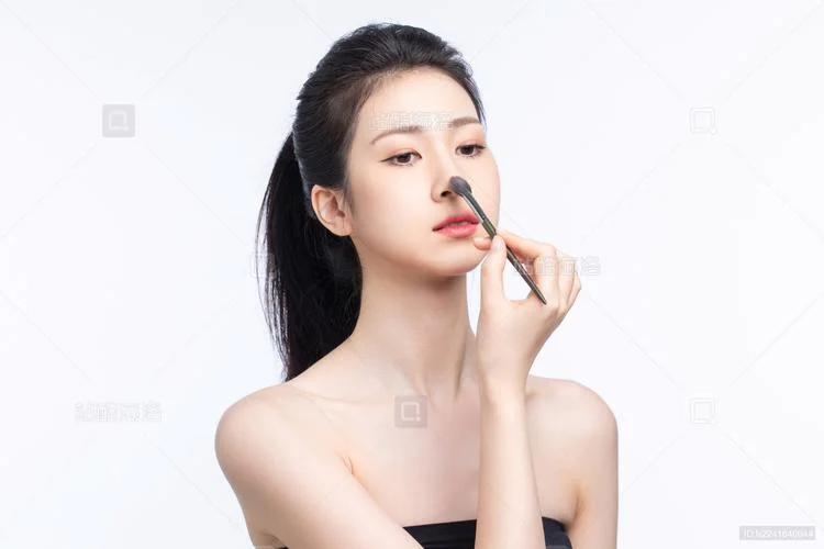 梦见别人正在化妆_1