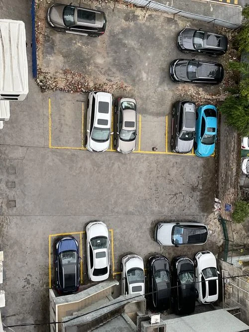 梦见停车场找不到车_1