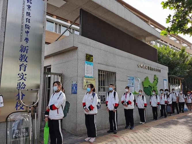 新会陈经纶中学校服_1