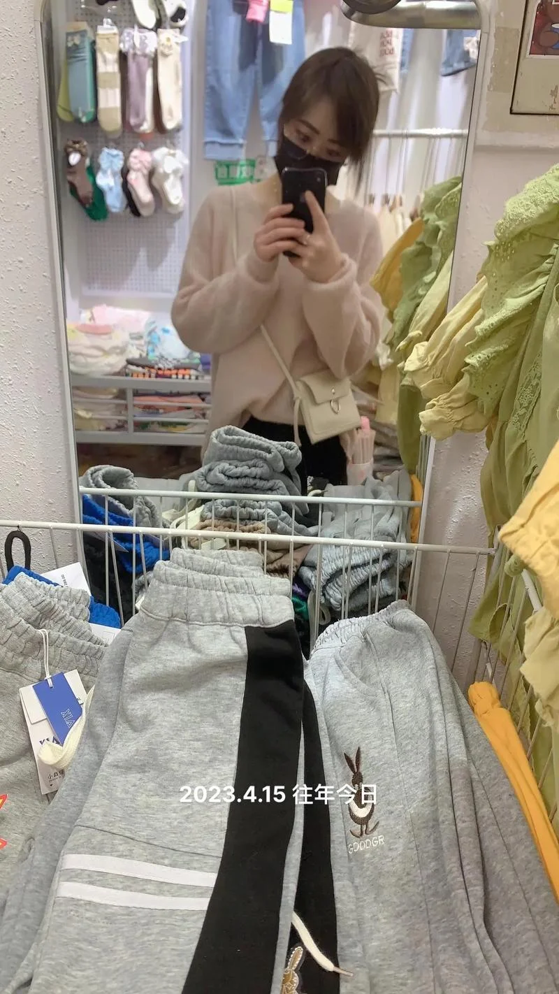 梦见自己在卖衣服_1