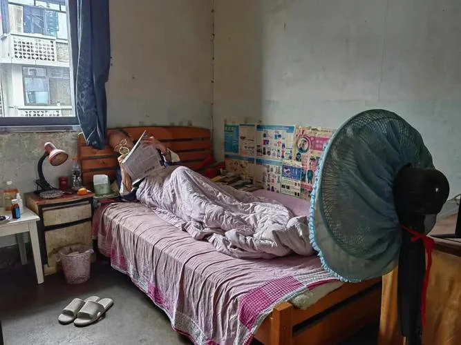 梦见自己住在破房子里_1