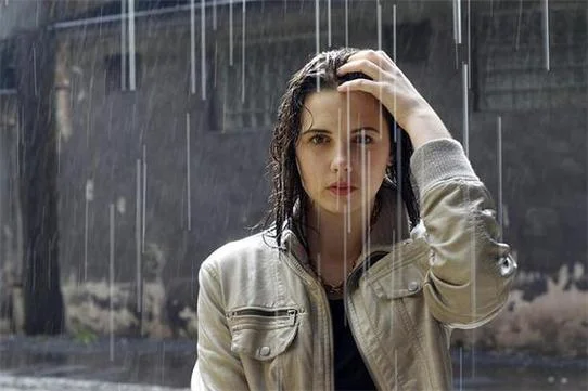 做梦梦见下雨_1
