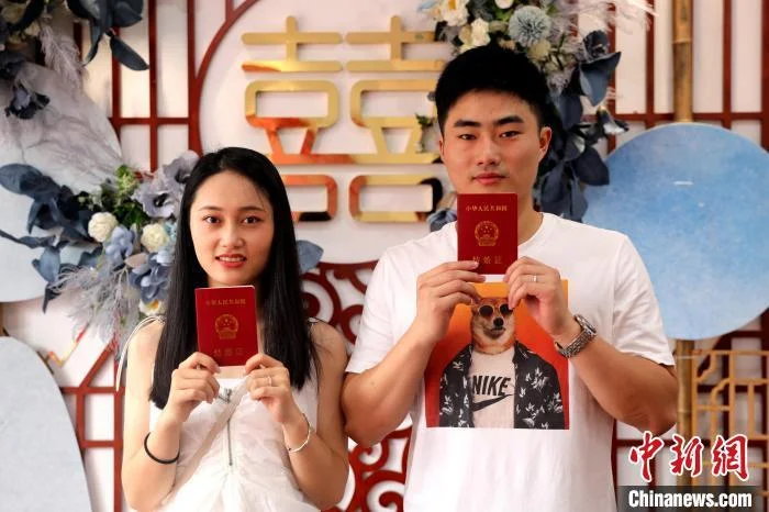 梦到领结婚证没有新娘_2