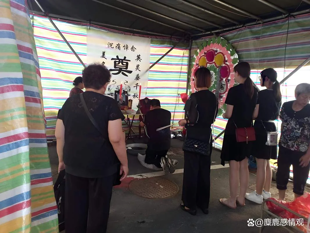 梦见去殡仪馆参加葬礼_1