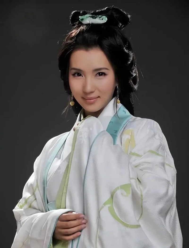 梦见寡妇主动亲近自己_2