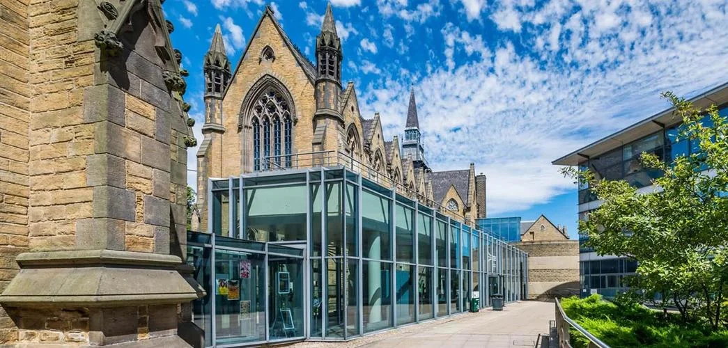 英国利兹大学和利兹联大学-英国利兹大学与利兹联大学